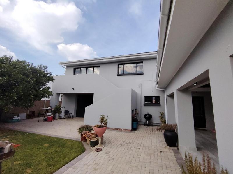 5 Bedroom Property for Sale in Fraaiuitsig Western Cape